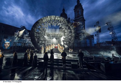 What Can Business School Students Learn from the Opera? Managing Diversity and In/Justice